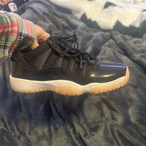 Used jordan lows 11 7y